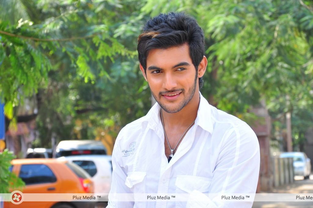 Aadi at Lovely Press Meet - Arrivals - Pictures | Picture 122205